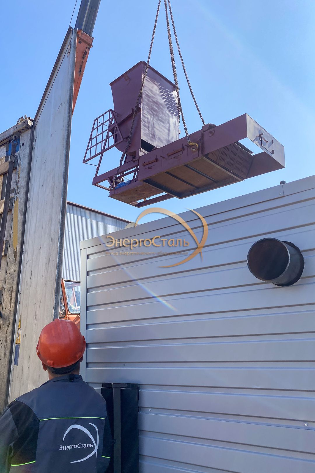 Две модульные установки безнакипных водогрейных котлов КВр на площадке перед испытаниями, контейнерное исполнение.