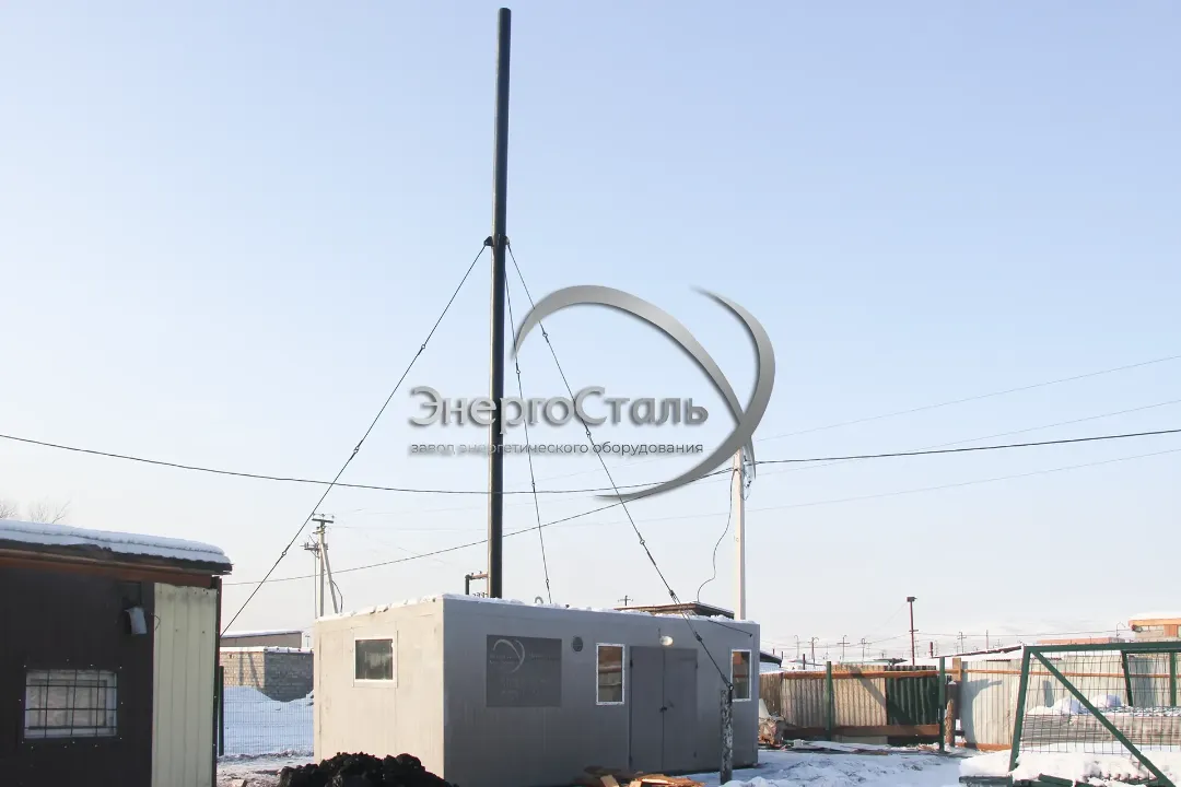 Блочно-модульная котельная установка БМКУ-0,5МВт с дымовой трубой, смонтирована на площадке — завод по производству котлов Энергосталь